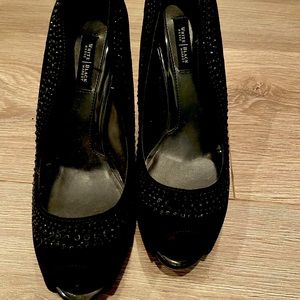 White House Black Market beautiful black crystal detail heel, size 8.